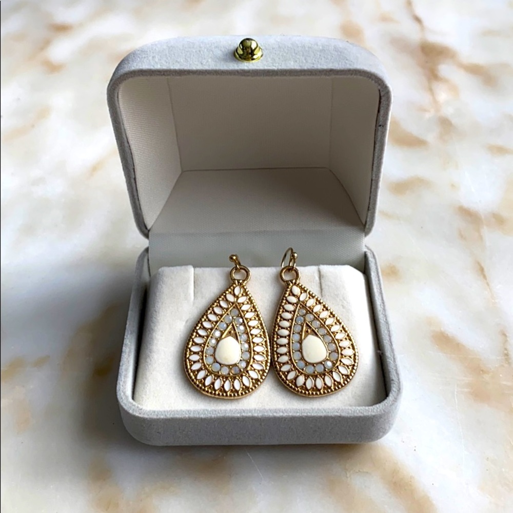 Teardrop pendant earrings🤍
